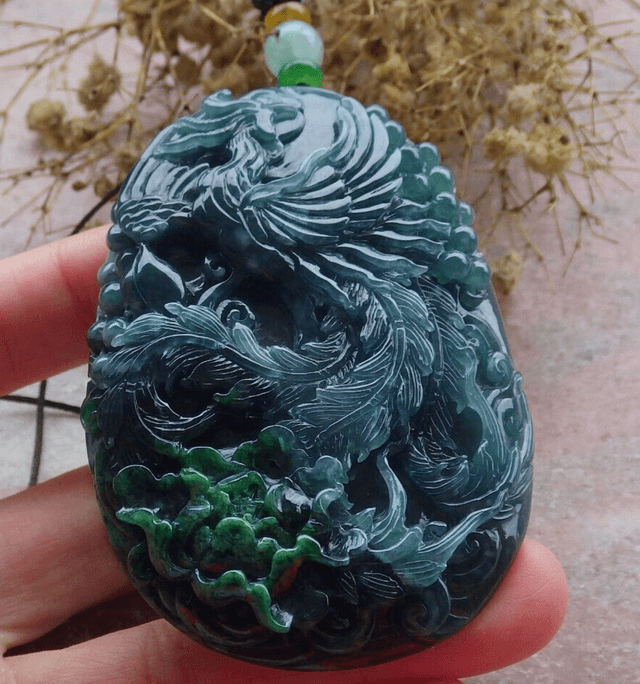Pendentif en  jadéite vert Birmanie naturel certifié A phénix fleur 