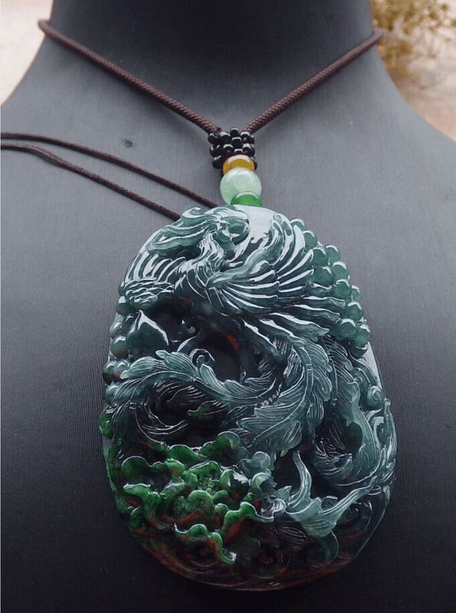 Pendentif en  jadéite vert Birmanie naturel certifié A phénix fleur 