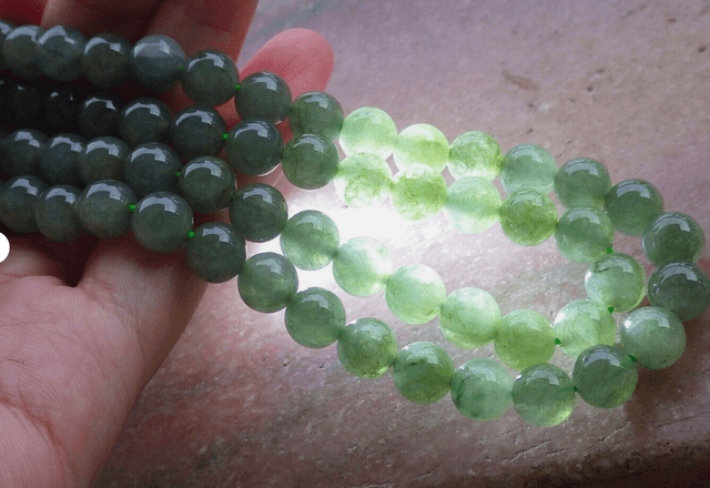 Magnifique Collier en perles en jade certifié 100 % naturel en classe A vert