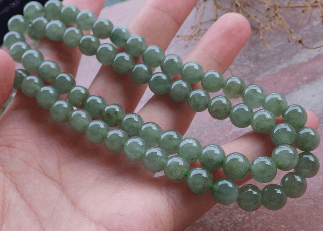 Magnifique Collier en perles en jade certifié 100 % naturel en classe A vert